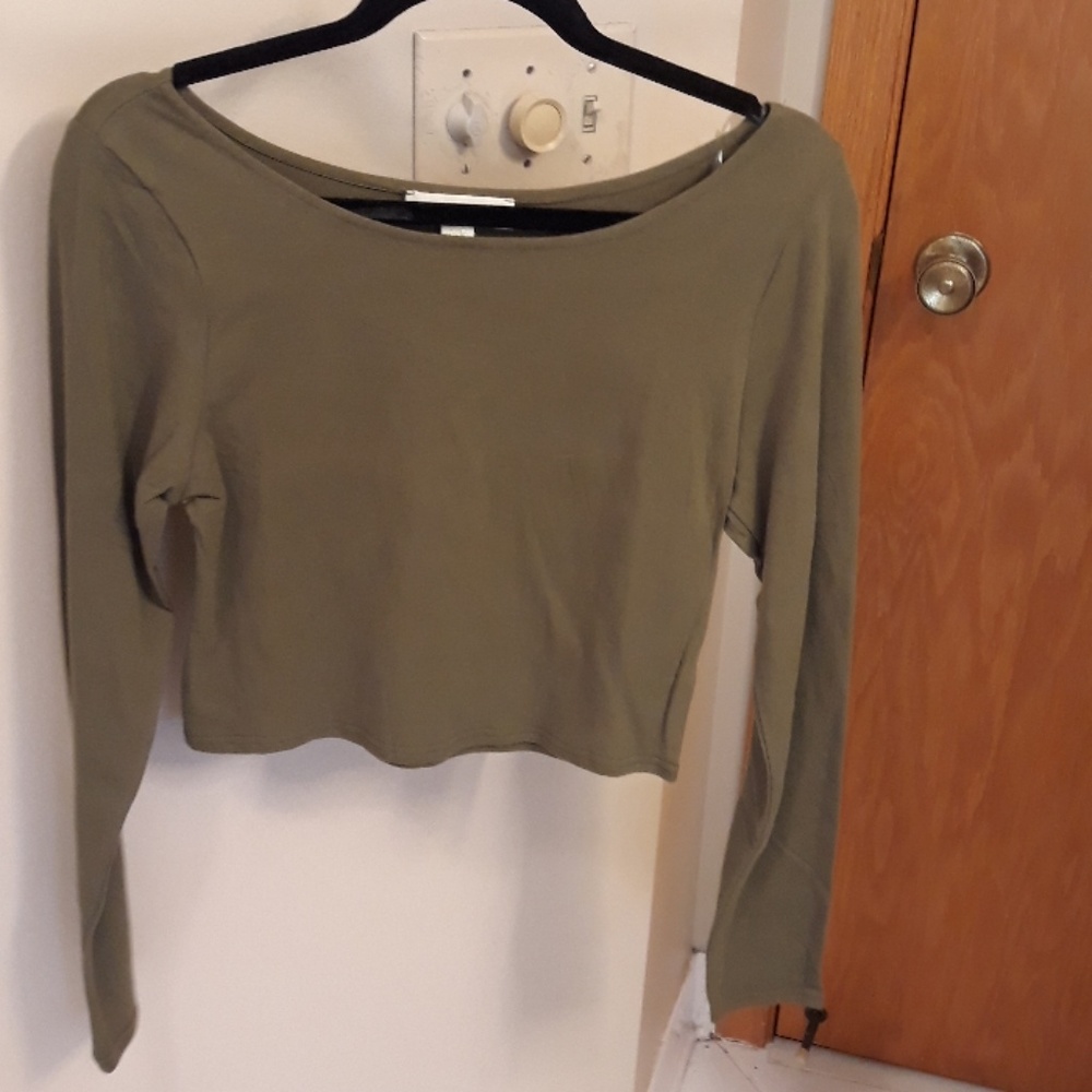 Long sleeve green crop top